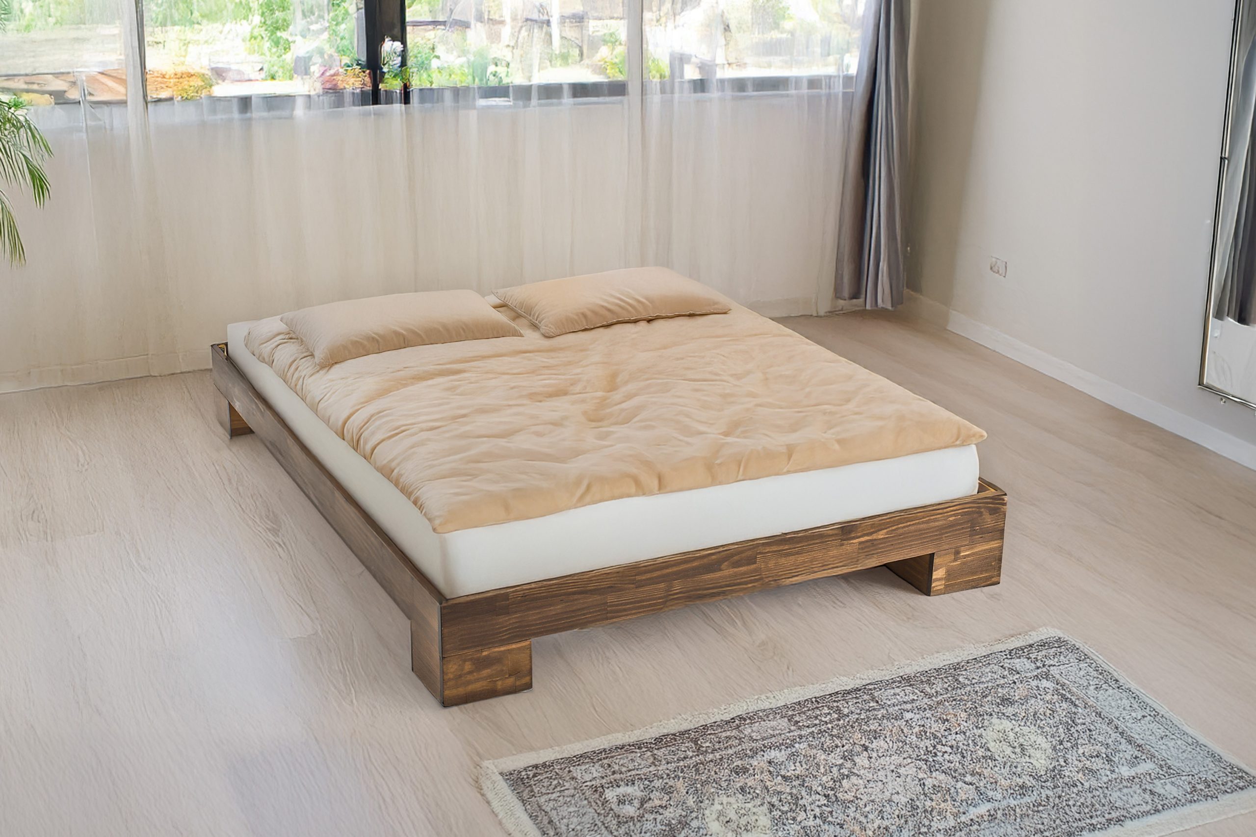 מיטה זוגית מעץ מלא דגם טייפון