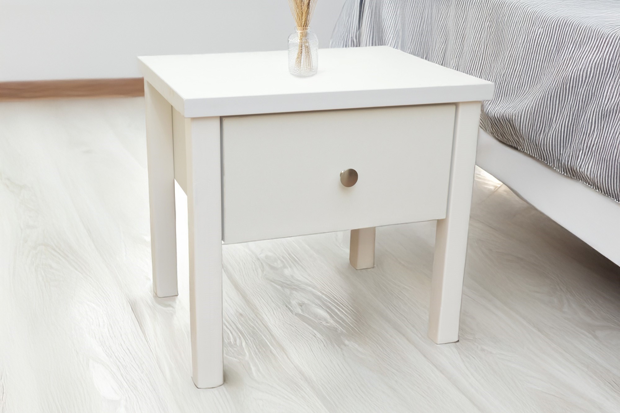 שידה ליד המיטה דגם מיכל