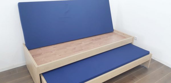 מיטה משולשת - מיטה נפתחת לנוער
