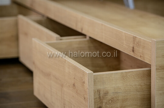 מיטה זוגית עם שטח אכסון מיטה זוגית עם שטח אכסון