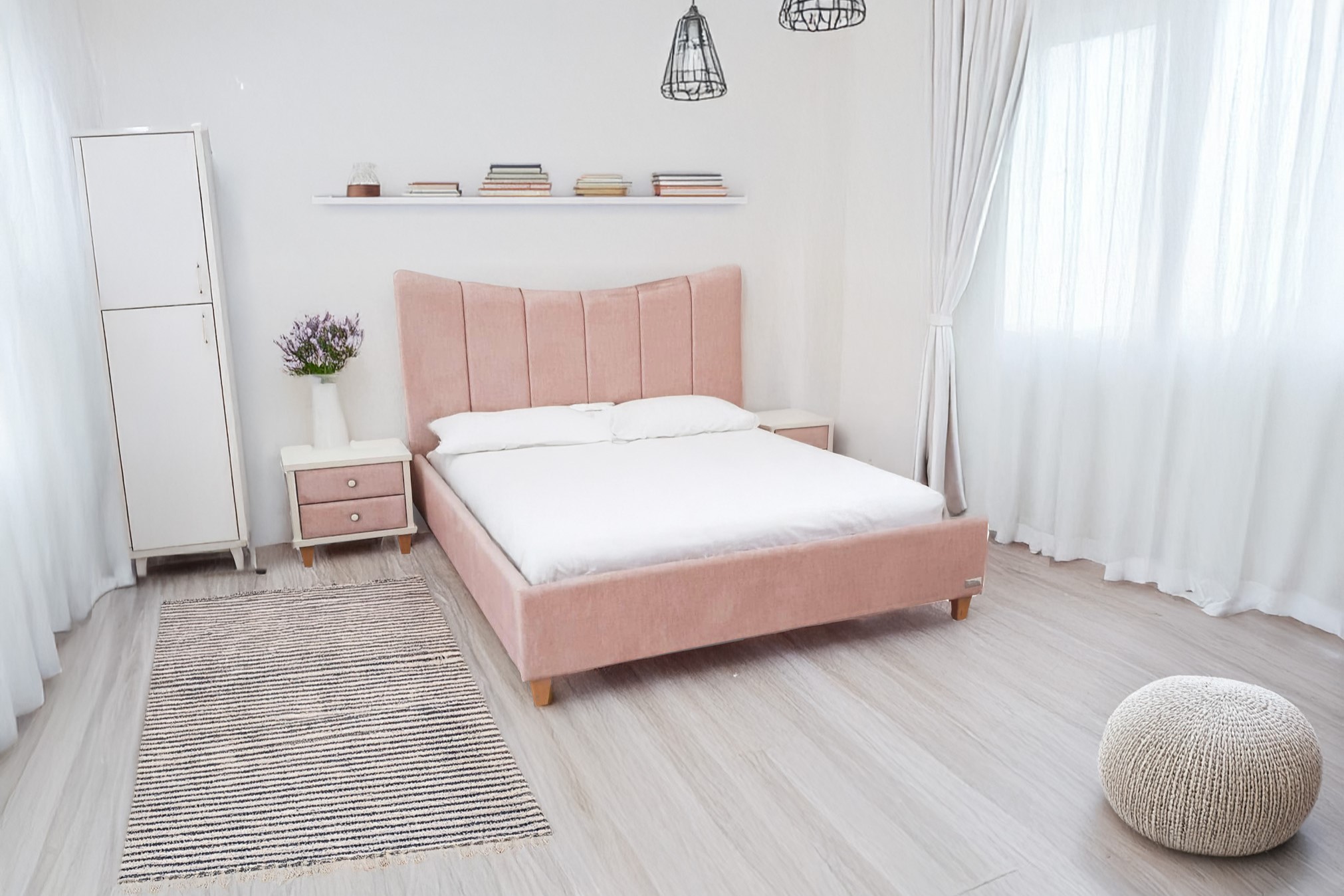 מיטה זוגית מרופדת דגם קשת