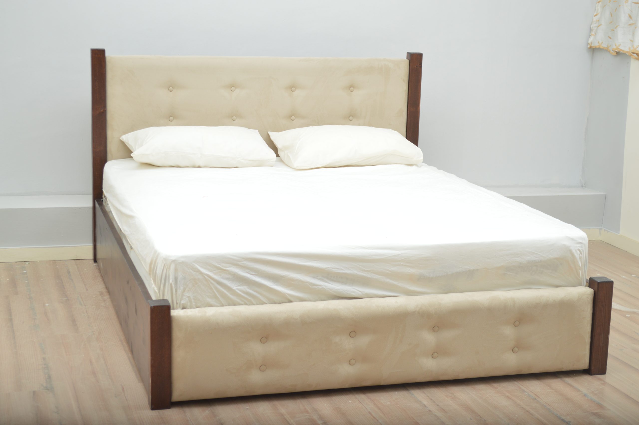 מיטה זוגית דגם ליאן עם ארגז מצעים מעץ מלא